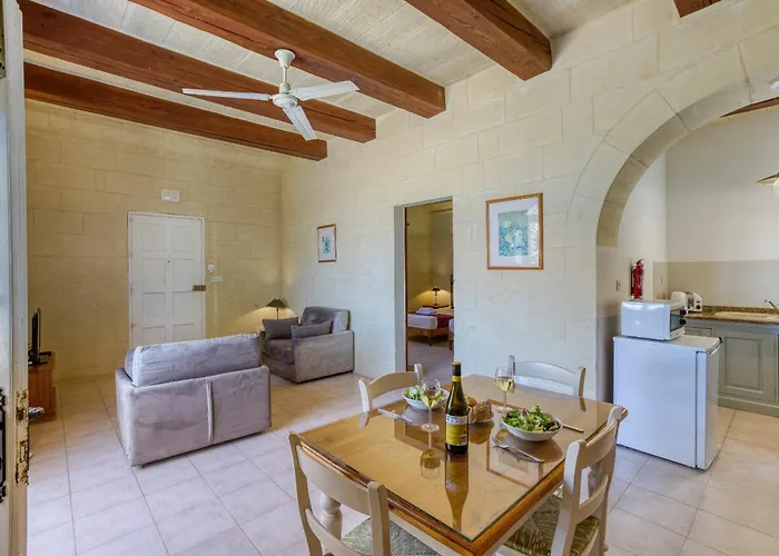 Villagg Tal-fanal * Għasri