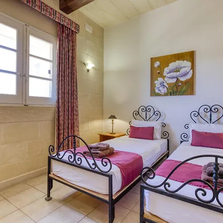 Villagg Tal-fanal * Ghasri (Gozo)