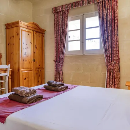 Villagg Tal-fanal Ghasri (Gozo)
